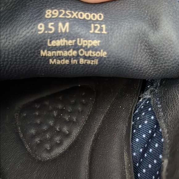 Elegant Black Leather Slip-On Loafers - Picture 11 of 11